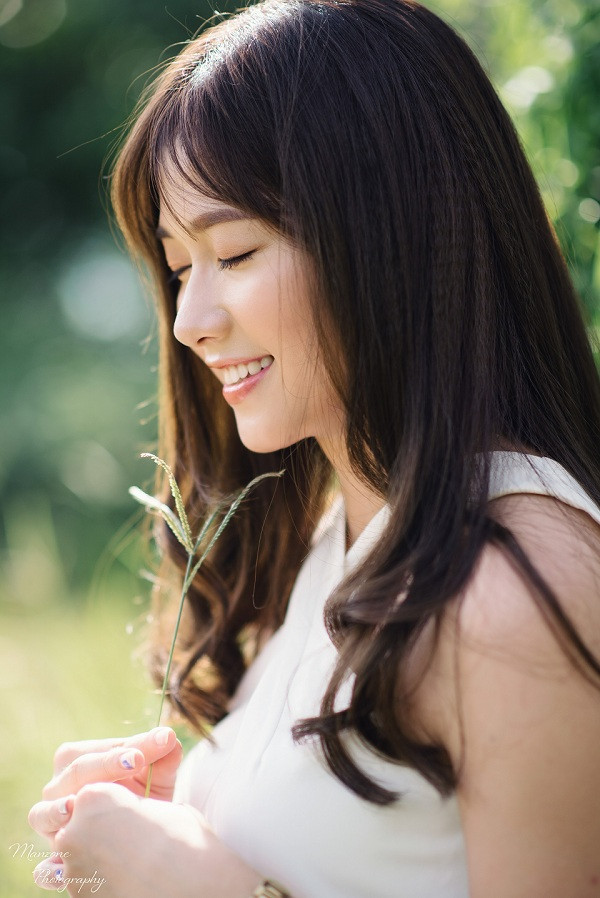 Sở hữu nét đẹp tự nhiên nên hầu như cô nàng ít khi phải dùng tới đồ make-up, Bảo Thoa chiếm trọn tình cảm của người ngắm ngay từ lần chạm mắt đầu tiên.