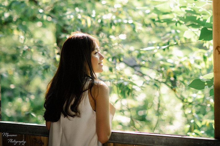 Sau khi bất ngờ được biết đến trên mạng, Bảo Thoa cho hay cô thấy bất ngờ và vui, nhưng cũng bị nhiều người nhắn tin làm phiền và hy vọng mọi việc sẽ thuận buồm xuôi gió với mình.