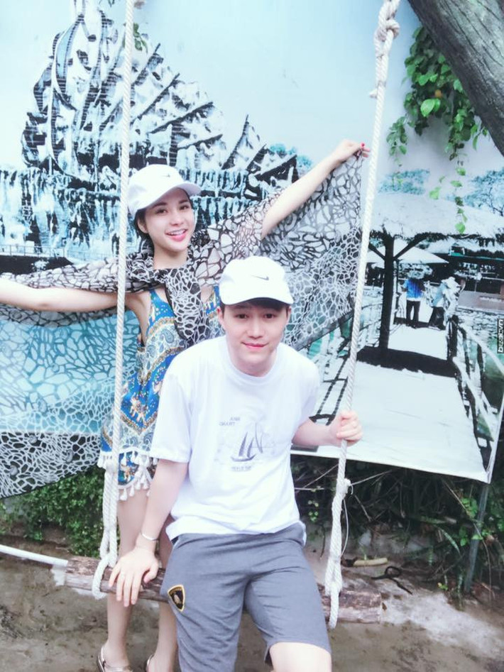 Thành viên có nickname Tunlee chia sẻ rằng:"Vô vọng thôi, điện thoại iPhone 7 dù chống được nước nhưng chắc chắn chỉ 1 thời gian là tắt ngóm khi giữa biển cả mênh mông thì khả năng tìm lại gần như là con số 0. Phải chăng đây là một hình thức câu view nổi tiếng mới".