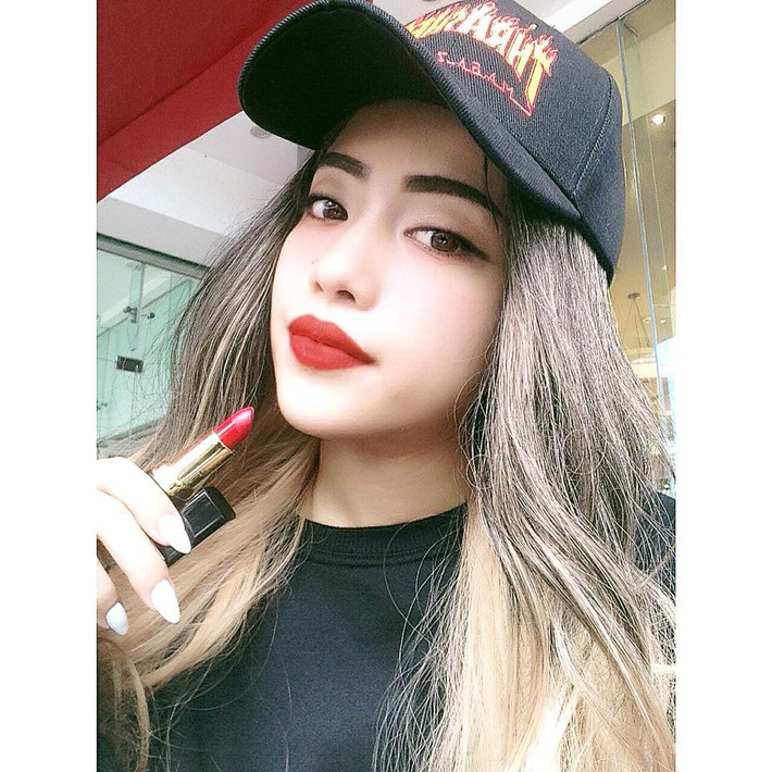 Xác định sẽ theo nghề make up nên cô nàng chân ngắn 9X Kim Ngân dự định sẽ theo học lớp trang điểm chuyên nghiệp và thực hiện một số mục tiêu cá nhân trong năm 2017.