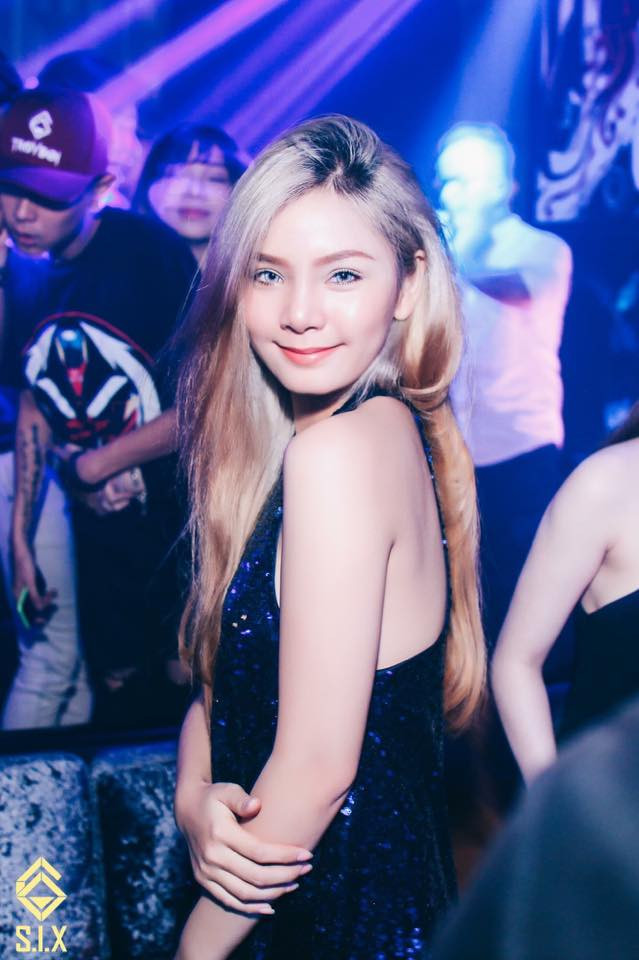 Cô nàng hot girl, bạn gái "tin đồn" của Anh Đức có tên đầy đủ là Lương Trâm Anh được mọi người biết đến với nghệ danh khá tây Latin Anh. Hiện là người mẫu cho một công ty giải trí tại TP HCM.