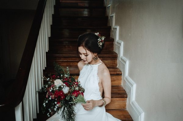Tại Việt Nam cũng như nhiều nước trên thế giới, lễ cưới là một ngày cực trọng đại của các cặp đôi và họ đều hy vọng tất cả những người thân của mình như gia đình, bạn bè đồng nghiệp để đến chung vui. Tuy nhiên, với cặp đôi Linh và Phương Anh họ lại chọn cho mình một lối đi riêng với bộ ảnh theo phong cách Elope Wedding.