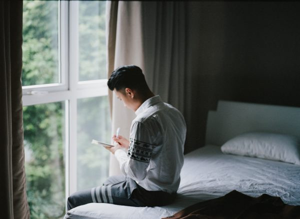 Không long lanh với những vật dụng trang trí cầu kỳ, Linh và Phương Anh lại chọn cho mình một bộ ảnh hết sức giản dị nhưng có thẩm mỹ vô cùng cao. Tất cả mọi chi tiết đều tuyệt vời, tạo nên một tổng thể hoàn hảo.