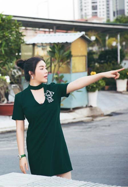 Qua những bức ảnh của ông bầu Venus, người hâm mộ có thể dễ dàng nhận ra, người đẹp Lý Nhã Kỳ đang sở hữu một biệt thự rộng lớn và tiện nghi.