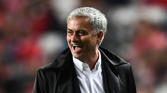 Mourinho sẽ ở lại M.U ít nhất tới 2020. Theo tin chuyển nhượng cầu thủ từ báo Anh, Mourinho sẽ dẫn dắt M.U ít nhất tới 2020 thay vì rời đi sớm để cầm quân ở PSG như những đồn đoán gần đây.