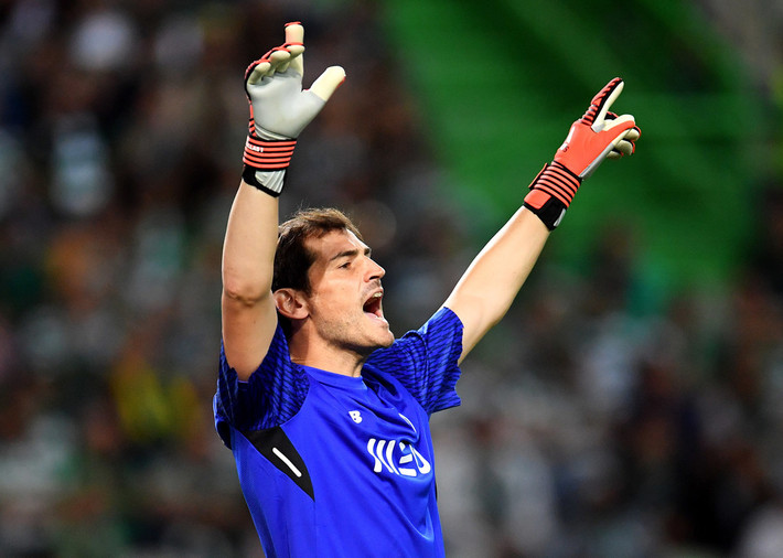 Liverpool liên hệ với Casillas. Theo chuyển nhượng cầu thủ từ The Sun, thủ môn kỳ cựu người Tây Ban Nha Iker Casillas đã được Liverpool liên hệ. Casillas hiện vẫn chưa có trận đấu nào với Porto ở mùa giải này. Anh đã phải ngồi trên ghế dự bị khi thủ môn 24 tuổi Jose Sa được lựa chọn. Ảnh: The Sun