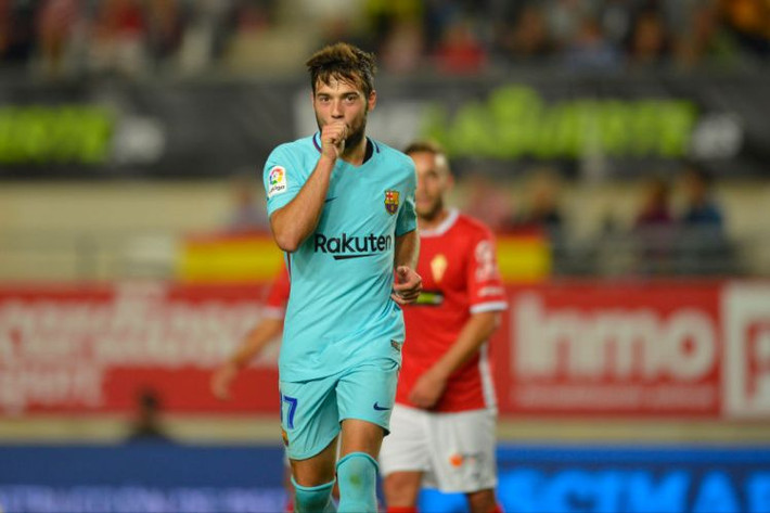 Sao trẻ Barca được M.U theo đuổi: Theo nguồn tin từ Tây Ban Nha, cả M.U và Arsenal đều đang để ý tiền vệ trẻ đang khoác áo Barcelona là Jose Arnaiz. Anh đã có trận ra mắt đội hình một trong chiến thắng 3-0 trước Real Murcia tại đấu trường Cúp nhà Vua. Đặc biệt, Arnaiz là người ấn định chiến thắng cho Barca với một cút sút đẹp mắt. Ảnh: Marca