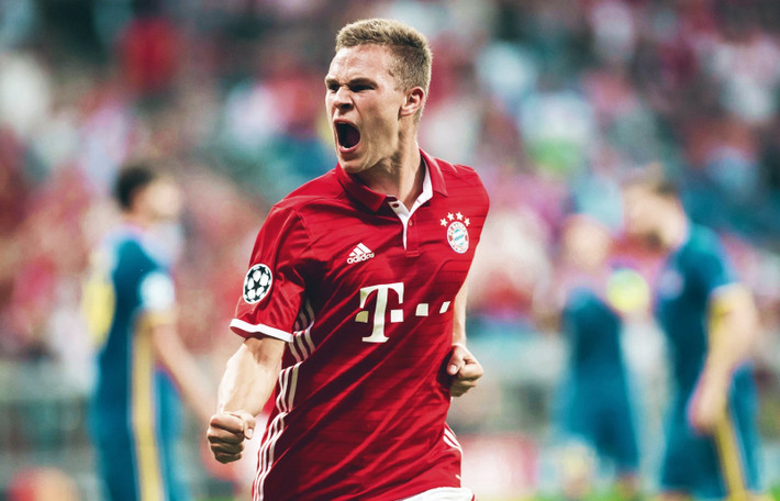 Barca và Man City âm mưu rút ruột Bayern: Theo tờ Bild, Manchester City và Barcelona được cho sẽ cạnh tranh nhau để giành được chữ kí của tài năng trẻ Joshua Kimmich - hậu vệ người Đức đang có phong độ cao trong thời gian qua và có tiềm năng rất lớn. Ảnh: Bild