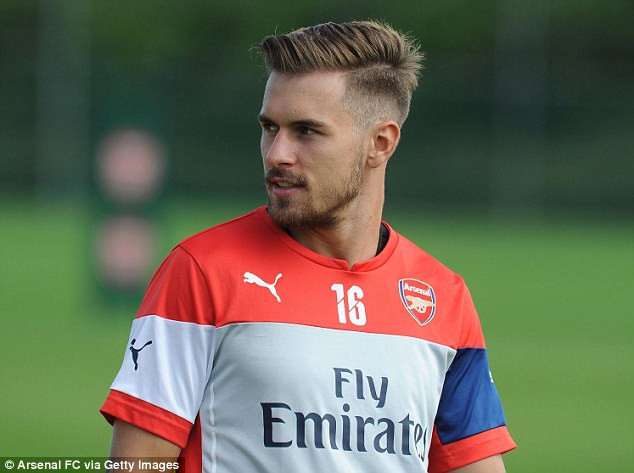 "Thần chết" Aaron Ramsey là cầu thủ của Arsenal tiếp theo góp mặt trong đội hình điển trai của giải Ngoại hạng Anh bên cạnh Granit Xhaka.