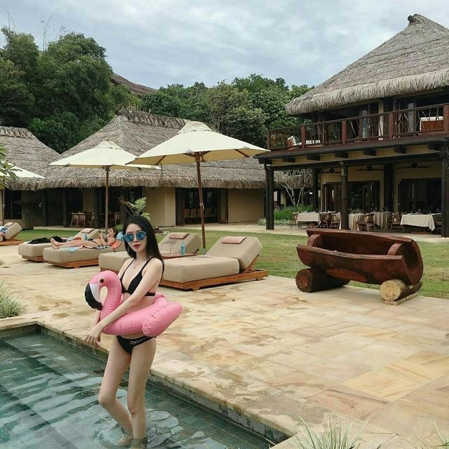 Với học lực cực khủng, nữ bác sĩ Đài Loan này từng du học ngành Y tại một trường đại học ở thành phố Sydney – Úc. Nhiều người tiếp xúc với cô nàng này còn nhận xét là một người vừa hòa đồng vừa tài năng.