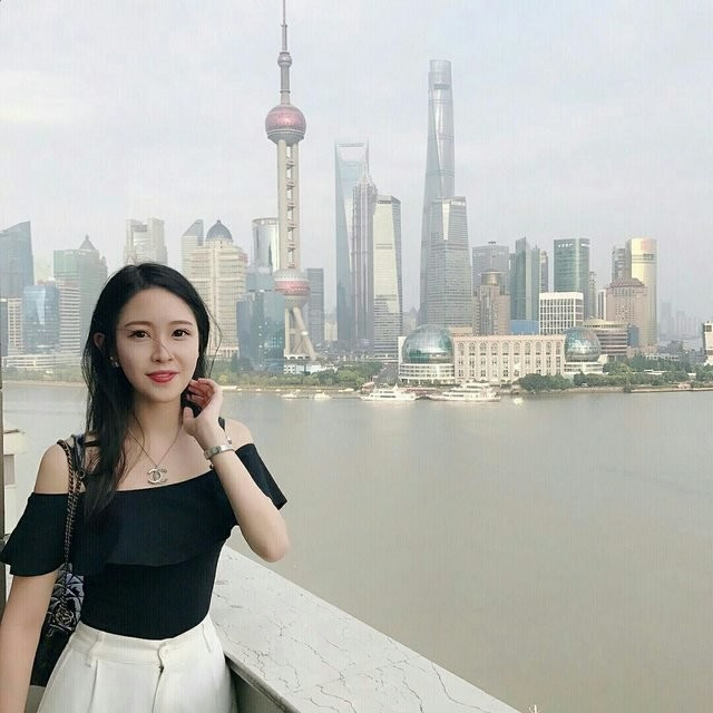 Nhan sắc của nữ bác sĩ xinh đẹp đã được khẳng định bằng lượng chia sẻ và bình luận nhiệt tình đến từ cư dân mạng.