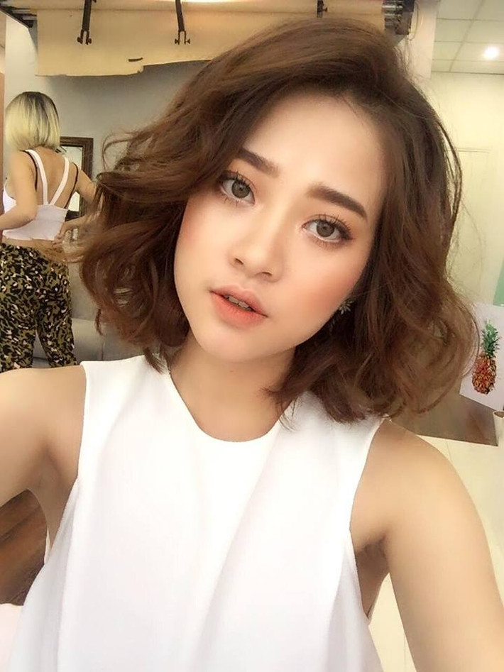 Vì sở hữu quá nhiều điểm giống Chi Pu từ khuôn mặt đến hình thể, nên cô bạn Mai Anh được nhiều dân mạng gọi đùa với biệt danh "bản sao của Chi Pu".