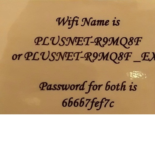 Thông thường mật khẩu wifi thường là chính tên người dùng hay những chuỗi kí tự dễ nhớ. Nhưng tránh việc bị câu trộm wifi, nhiều người đã nghĩ ra những dãy mật mã hết sức loàng ngoằng khiến người nhìn cảm thấy vô cùng hoang mang.