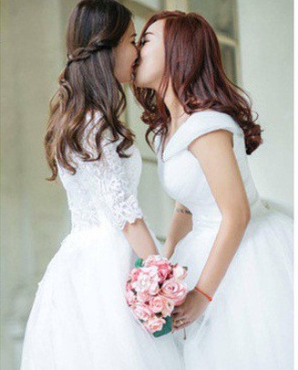Sau bao sóng gió, cặp đồng tính Thúy Tiên và Thanh Trúc đã yêu nhau được hơn 2 năm và họ dự định sẽ tổ chức một tiệc cưới ấm cúng.