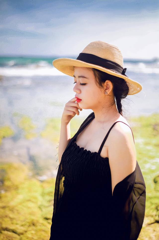Nhờ lợi thế về mặt hình thể, Thanh Loan thường nhận được nhiều lời mời công tác trong vai trò người mẫu ảnh, người mẫu thời trang cho khá nhiều nhãn hàng và studio.