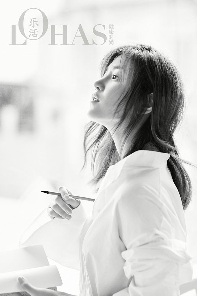 Trần Nghiên Hy trẻ trung với hình ảnh tinh khôi dịu dàng.