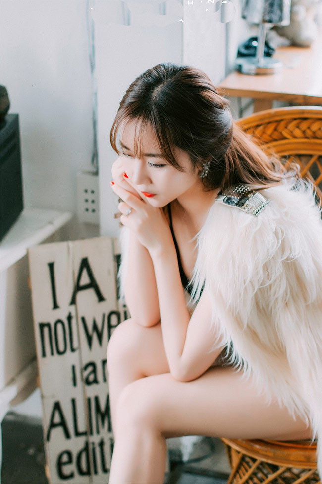Chính vì phong cách chụp nửa kín, nửa hở và khoe được thứ cần khoe mà không khiến người xem cảm thấy bị lố, Nu Phạm đã thành công trên con đường chinh phục cộng đồng mạng.