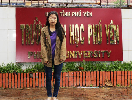 Cô gái sở hữu gương mặt bà lão 80 đó có tên Nguyễn Thị Như sinh năm 1995 hiện đang sinh sống và học tập tại Phú Yên. Ảnh: Đời Sống Plus.