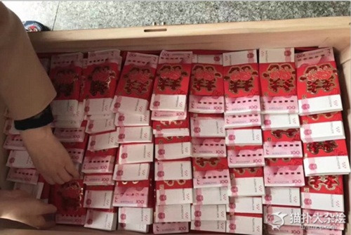 Được biết, thành phố Nghĩa Ô thuộc tỉnh Chiết Giang được đánh giá là thành phố bán buôn lớn nhất thế giới, một điểm mua sắm và tìm hiểu về nơi giao thương hàng hóa lớn nhất Trung Quốc.