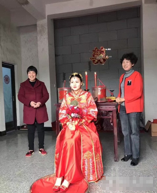 Việc sở hữu một trung tâm thương mại quốc tế tại đây thực sự là mơ ước của rất nhiều đại gia nước này. Thế nhưng vị "nhạc phụ đại nhân" người Chiết Giang này chỉ nhẹ nhàng đem trung tâm thương mại làm đồ cưới cho con gái, khiến không ít người ngạc nhiên và phục sự rộng rãi, "chịu chi, chịu chơi" ấy.
