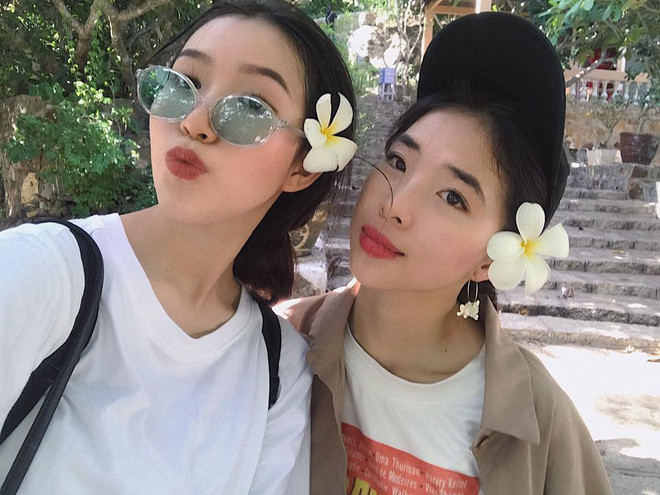 Cặp bạn thân Sài thành được dân mạng nhắc đến với việc đi du lịch Vũng Tàu và làm điều không tưởng nói trên đó là Nguyễn Ánh Ngọc và Mai Phương Ngân, cùng sinh năm 1995. Hiện tại, Ánh Ngọc đang theo học nghề thợ may của gia đình, còn Phương Ngân đang làm mẫu ảnh cho một số cửa hàng thời trang.