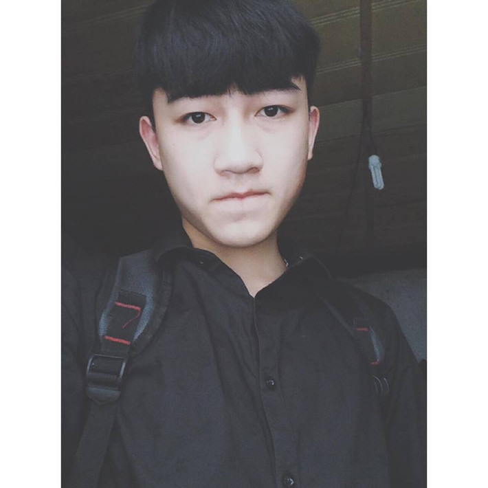 Vẻ mặt khá dễ thương của anh chàng nổi lên từ bức ảnh góc nghiêng thần thánh và những bản cover khá chất trên mạng xã hội.