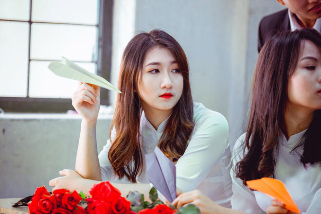 Nói về thời gian được cho là "đen tối" cách đây 5 năm, Thùy Diệu chia sẻ rằng, cô từng trải qua thời kỳ khủng hoảng của tuổi dậy thì. Đó là khi nhan sắc của nữ sinh Hà thành xấu đến cực điểm: da chi đen nhẻm, mặt chi chít mụn, chiều cao hạn chế, cân nặng lên đến 64kg…