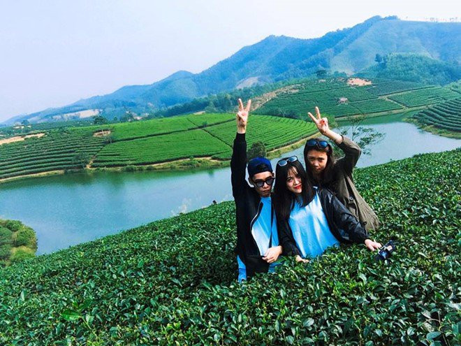 Bên cạnh đó, từ các đồi chè, đảo chè ở Thanh Chương, du khách có thể tìm hiểu để đến thưởng lãm nhiều cảnh đẹp khác như thác Cối (Thanh Hà), thác Lụa (Thanh Hương), đập Đong Đanh (Võ Liệt).