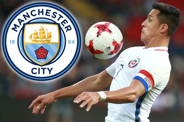 Man City chốt giá Sanchez: Trên tin chuyển nhượng bóng đá từ tờ El Mercurio, Fernando Felicevich, người đại diện của Alexis Sanchez cho hay, Man City đã gửi lời hỏi mua ngôi sao Chile giá 45 triệu bảng đến Arsenal nhưng bị Pháo thủ từ chối thẳng thừng. Ảnh: Goal