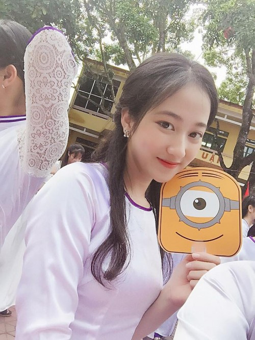 "Bản sao hot girl Hà Lade" - Đồng Thị Thu Thảo là cô gái sinh năm 2002, hiện đang theo học lớp 11 tại trường THPT Quang Trung (Hải Phòng).