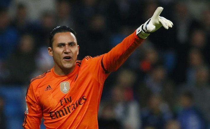 Arsenal nhắm được người thay thế Petr Cech: HLV Arsene Wenger đã gia nhập cuộc đua giành chữ ký của Keylor Navas để thay thế thủ thành Petr Cech, người đã 35 tuổi. Keylor Navas là một người gác đền tài năng đóng góp rất lớn vào thành công của Real Madrid trong thời gian qua.