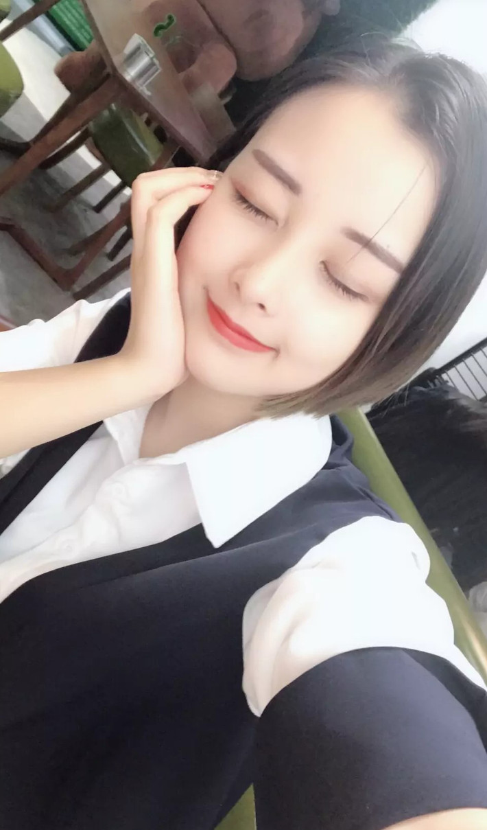 Vẻ đẹp từ khuôn mặt ưa nhìn và đặc biệt mái tóc ngắn trông ngộ nghĩnh, Đóa Nhi thực sự đã trở thành tâm bão giữa xa lộ thông tin trong cộng đồng mạng xã hội không chỉ ở Trung Quốc mà các nước trong khu vực.