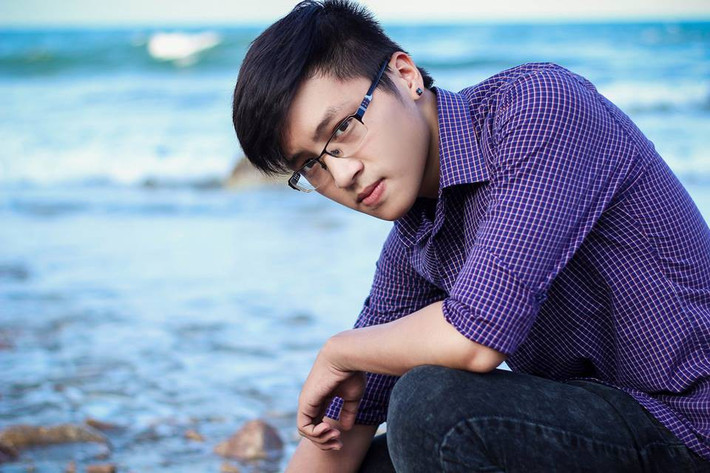 Cụ thể trong bài chia sẻ của mình, chàng sinh viên 9X trường ĐH Luật chia sẻ rằng "Hôm nay, sau bao cố gắng cuối cùng cũng tặng được cho bố một con xe mới, vì xe cũ nhỏ và cũng đi khá lâu rồi. Lời hứa tưởng như cho vui hồi nhỏ là mua nhà, mua xe cho bố mẹ, giờ đã thực hiện được."