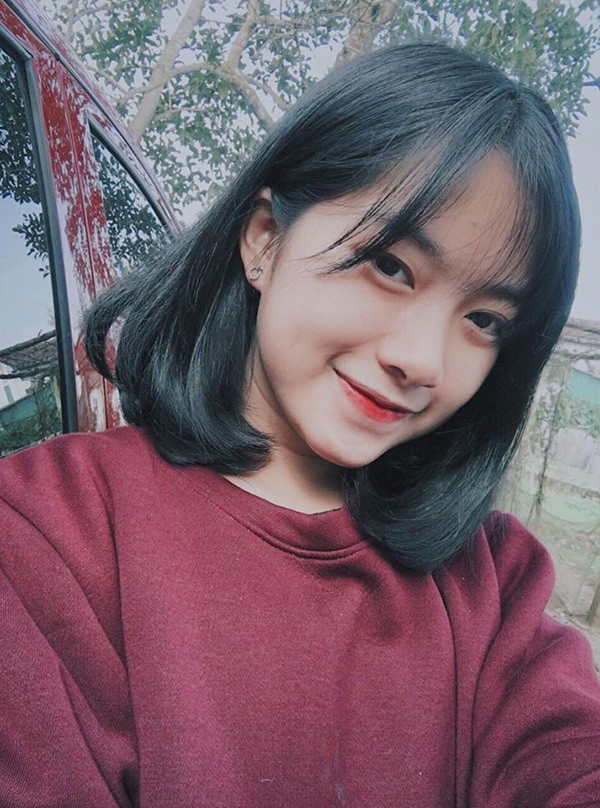 Có thể nói, Quỳnh Anh đẹp mọi góc độ. Dù trên trang cá nhân của cô bạn 10X này chỉ có 30 tấm ảnh nhưng tất cả đó đã đủ khiến dân mạng đứng ngồi không yên.