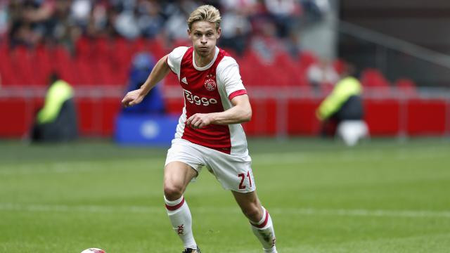 Bayern nhòm ngó sao Ajax, đại gia Anh lo lắng: CLB của Đức Bayern Munich là đội mới nhất nhập cuộc chiêu mộ tiền vệ trung tâm người Hà Lan Frenkie De Jong, mục tiêu theo đuổi của nhiều CLB hàng đầu Ngoại hạng Anh.