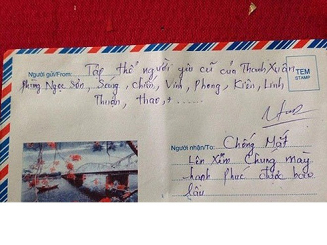 Cuối năm cũng là thời gian cao điểm của mùa cưới, cũng từ đó dân mạng được phen cười vỡ bụng với những "thánh lầy" và chiếc phong bì mừng đám cưới cực bá đạo. Đầu tiên là phong bì của tập thể người yêu cũ 9 chàng trai mừng cô dâu có tên Thanh Xuân nhân ngày về nhà chồng kèm theo dòng thách thức sẽ "chống mắt lên xem chúng mày hạnh phúc được bao lâu".
