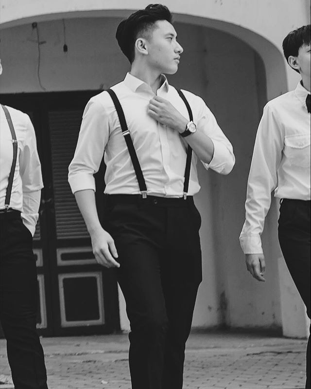 Ngay lập tức, dân mạng lao vào điều tra những thông tin về chàng nam sinh và bản kiểm điểm chi tiết nhất lịch sử đi học muộn trên. Chỉ sau vài cái click chuột, toàn bộ hồ sơ về cậu bạn trên đã lộ, đó là Đoàn Nhật Minh cựu học sinh của Marie Curie, hiện sinh viên của trường đại học Báo chí và Tuyên truyền.