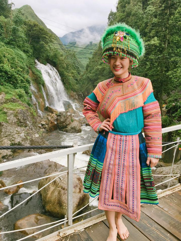 Hot girl Karate Cầm Lành xinh đẹp trong trang phục dân tộc.