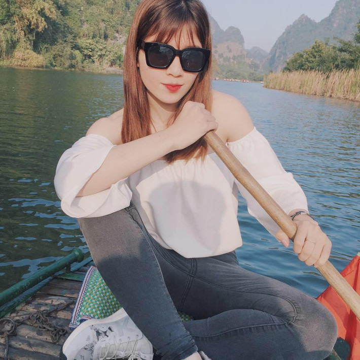 Sở hữu gương mặt ưa nhìn, với làn da trắng, đôi môi hồng tự nhiên và đôi mắt khá sắc, Trang Cẩm Lành được nhiều người gọi bằng biệt danh hot girl của làng Karate Việt Nam.