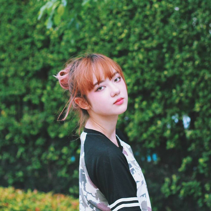 Trước khi theo con đường ca hát chuyên nghiệp, hot girl Thái Lan này từng là diễn viên, người mẫu nhí và tham gia cuộc thi sắc đẹp cho trẻ em. Năm 11 tuổi, Jannina W tham dự vào một chương trình ca hát nổi tiếng của Thái - Singing Kids và vượt qua hơn 10.000 thí sinh để giành giải 3.