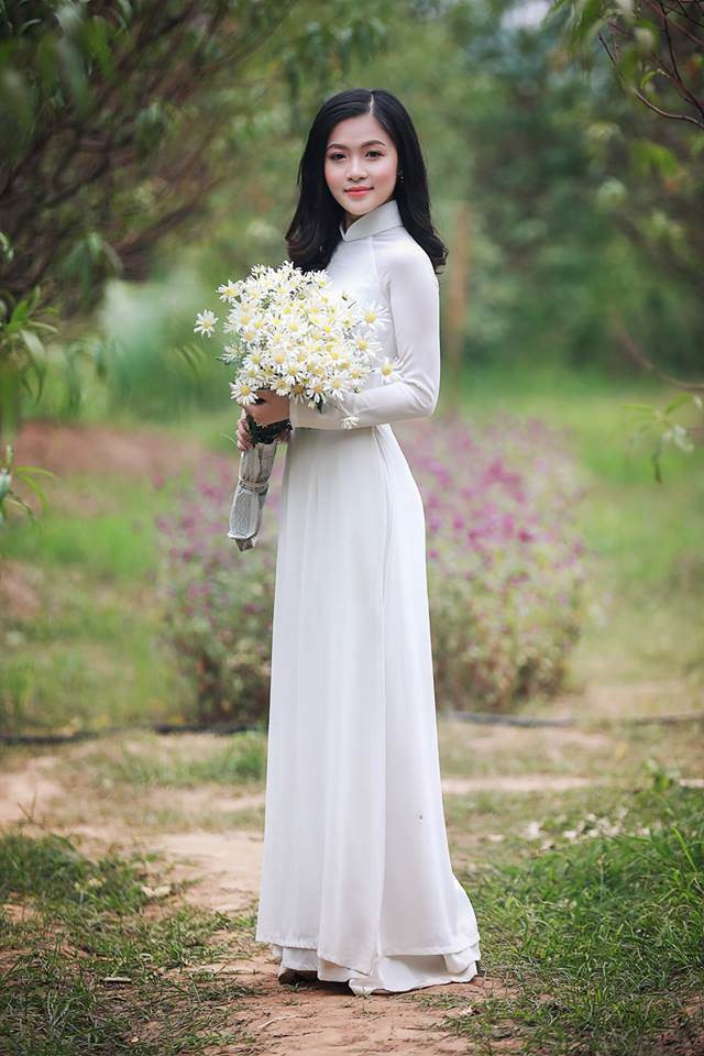Bên cạnh đó, cũng nhờ nhan sắc của mình, Trần Hiền còn lọt vào mắt xanh của nhiều nhiếp ảnh gia đình đám tại Hà Nội và thường xuyên góp mặt trong những concept ảnh ấn tượng của họ.