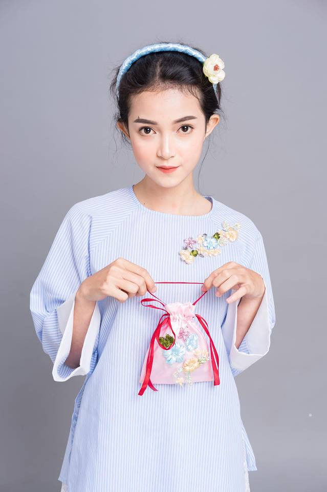 Mọi người xem Instagram của Kỳ Hân sẽ nhận thấy rằng cô nàng này ăn mặc khá ngẫu hứng và đa dạng chứ không bị bó buộc hình ảnh hoặc một phong cách nào.