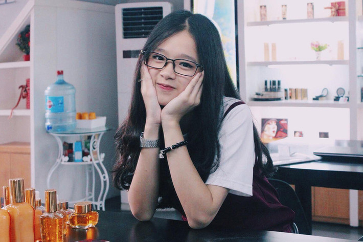 Sở hữu vẻ xinh đẹp và khuôn mặt búng ra sữa đúng với lứa tuổi, cô bé 10X Hà thành thời gian qua đã khiến nhiều dân mạng phải thầm thương, trộm nhớ mình ngay từ những bức ảnh đầu tiên. Ảnh trong bài: Facebook nhân vật.