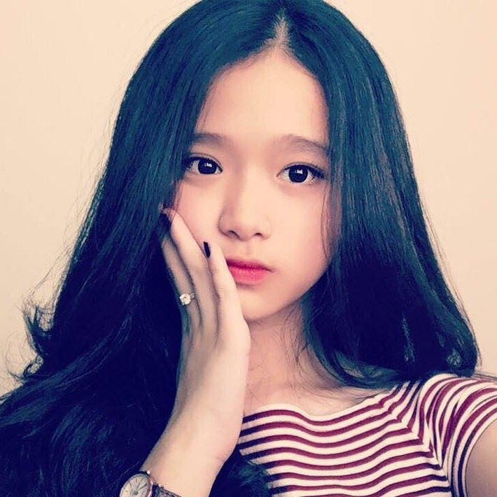 Cùng ngắm nhìn những hình ảnh của cô nàng hot teen 10X Hà thành vừa khiến dân mạng xôn xao. Ảnh trong bài: Facebook nhân vật.