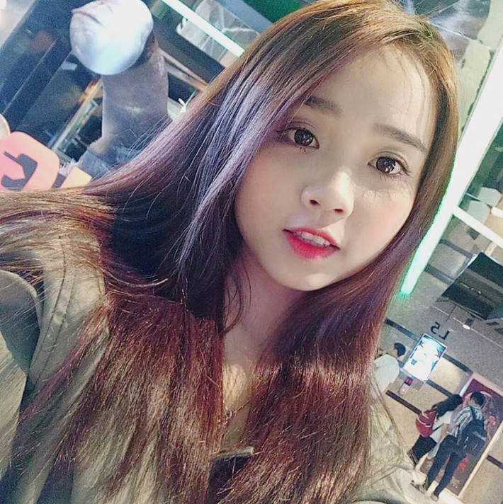 Trong cộng đồng mạng, cái tên Lương Ái Vi không còn xa lạ khi ngoài giọng hát rap ấn tượng, cô gái Đắk Lắk này còn được nhiều bạn trẻ mến mộ bởi nhan sắc ưa nhìn.