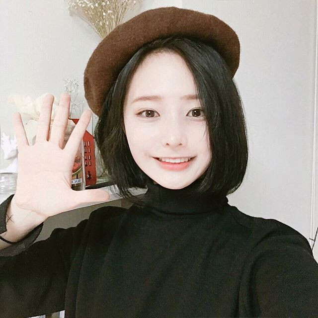 Nhiều người còn nhận xét rằng, nhìn thấy những hình ảnh của cô nàng hot girl xứ Hàn có nickname Hwa Min giúp họ thêm phần tự tin khi quyết định để tóc ngắn. Ảnh sử dụng trong bài: Facebook nhân vật.