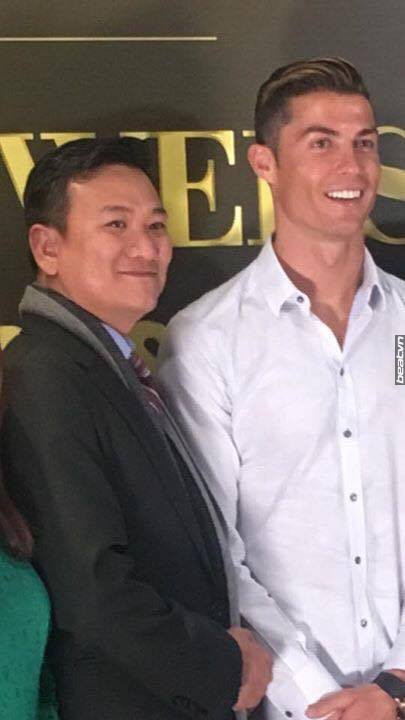 Tuy nhiên, sau khi "nhòm ngó" vào lịch trình của ngôi sao CLB Real Madrid thì mọi tin đồn về việc Cristiano Ronaldo có mặt tại Đà Nẵng là điều rất vô lý. Bởi trên thực tế thì nơi mà CR7 trong những bức hình trên lại không phải ở Đà Nẵng, mà là tại khách sạn AC Hotel La Finca Madrid, thành phố Madrid, Tây Ban Nha.