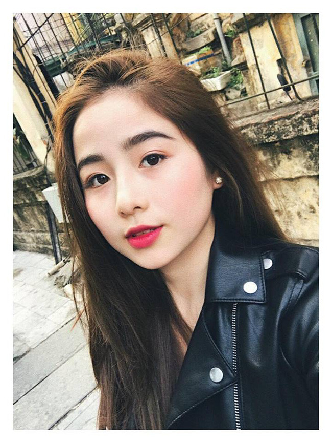 Sự trở lại đầy xinh đẹp của Nam Thương khiến các fan của cô gái này cảm thấy vô cùng phấn khích bởi thần tượng của mình giờ đã làm mẹ nhưng vẫn giữ được nét dễ thương và đáng yêu như ngày nào.