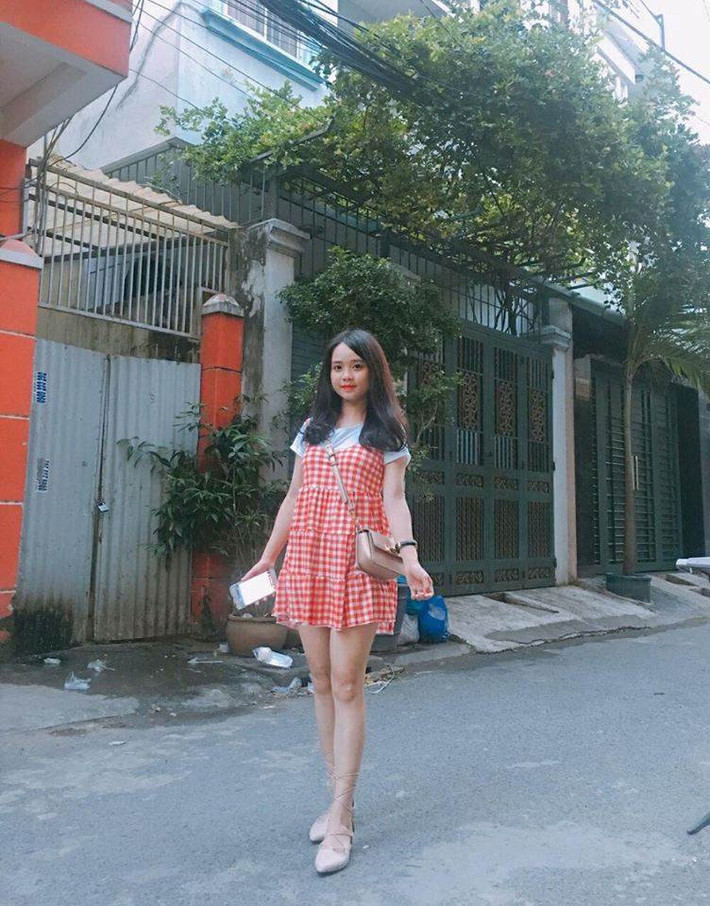Tài năng nghệ thuật của Ái Vi không phải đến hiện tại mới được phát huy mà nó sớm nảy nở từ khi cô bạn này còn ngồi trên ghế nhà trường, đơn cử như: Giải Nhất cuộc thi tiếng hát chào mừng ngày Nhà giáo Việt Nam (2012), giải Nhất cuộc thi Hot Idol Zing Me, giải Ba môn Văn cấp trường năm lớp 9.