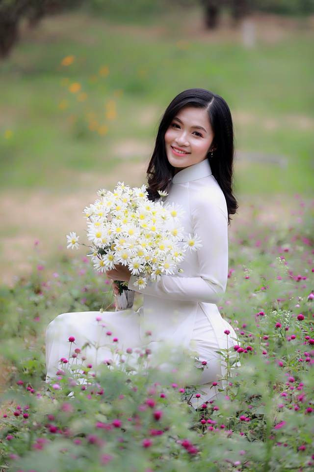 Yêu thích ca hát, sở hữu ngoại hình tốt, Trần Hiền từng tâm sự rằng cô bạn này đã từng nhiều lần định thử sức với chương trình Giọng hát Việt nhưng vì nhiều yếu tố chủ quan và khách quan nên điều đó chưa trở thành hiện thực.